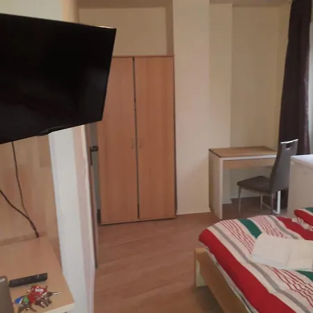 Boardinghouse فندق مبيت وإفطار ألسدورف